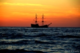 zachód_słońca_statek_morze